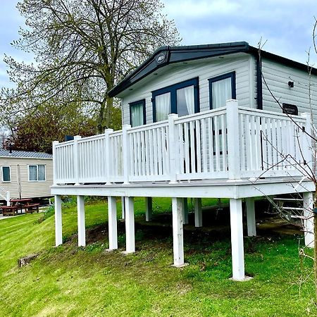 Rockley Park Private Holiday Homes 풀 외부 사진