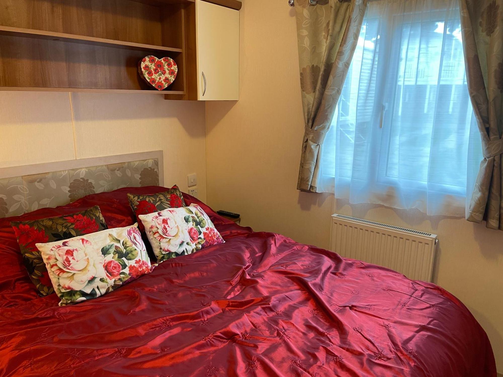 Rockley Park Private Holiday Homes 풀 외부 사진