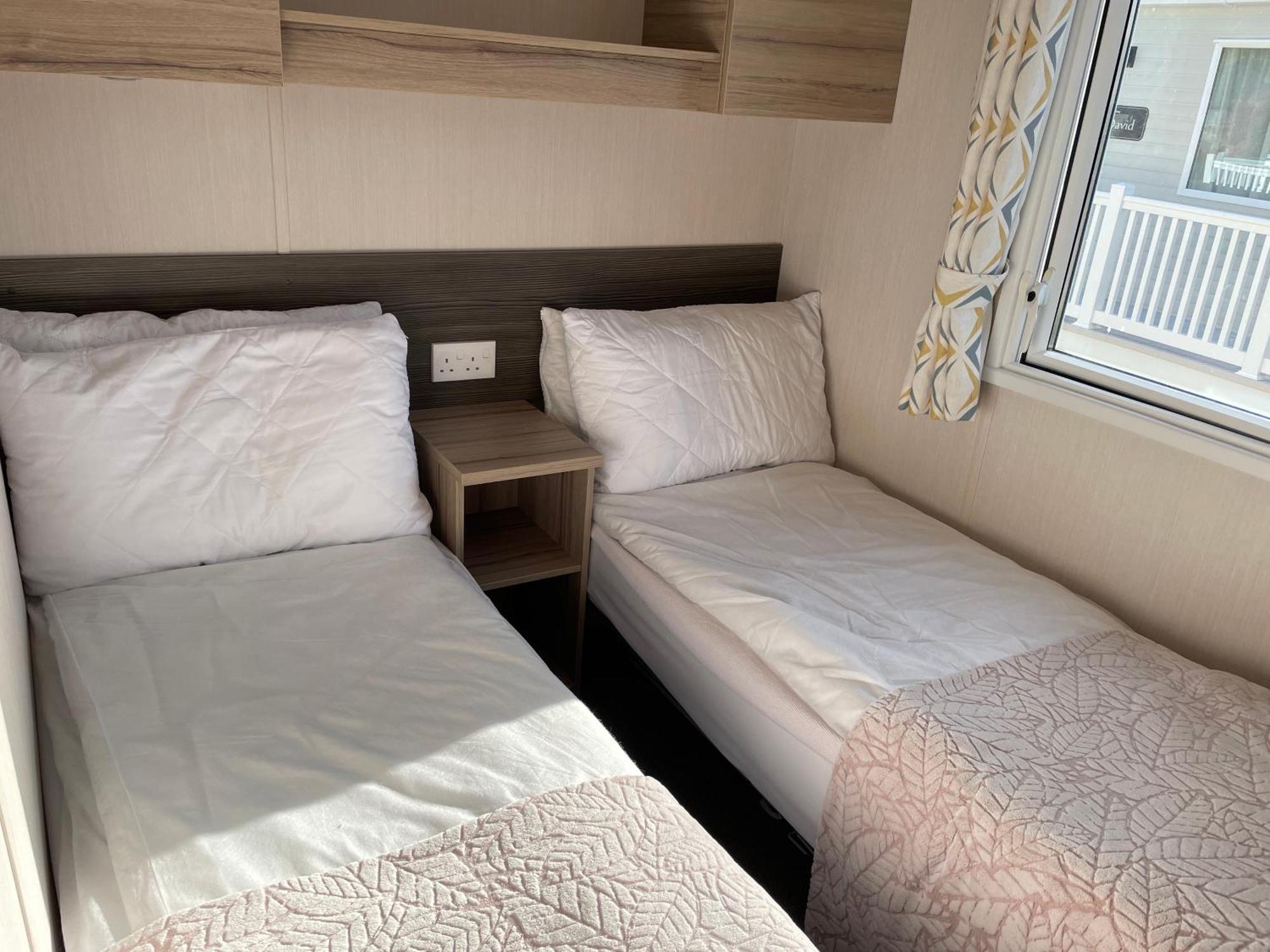 Rockley Park Private Holiday Homes 풀 외부 사진