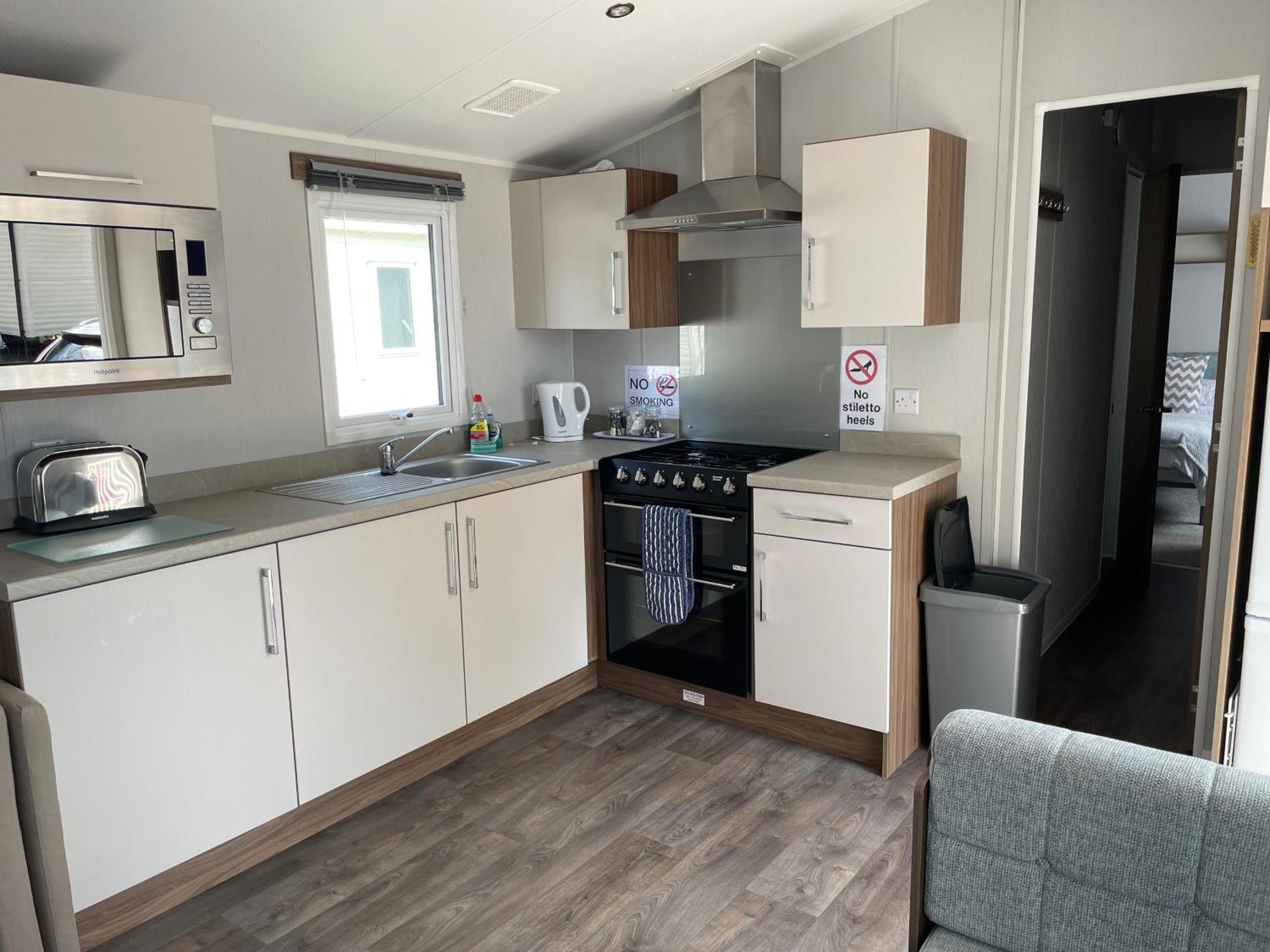 Rockley Park Private Holiday Homes 풀 외부 사진
