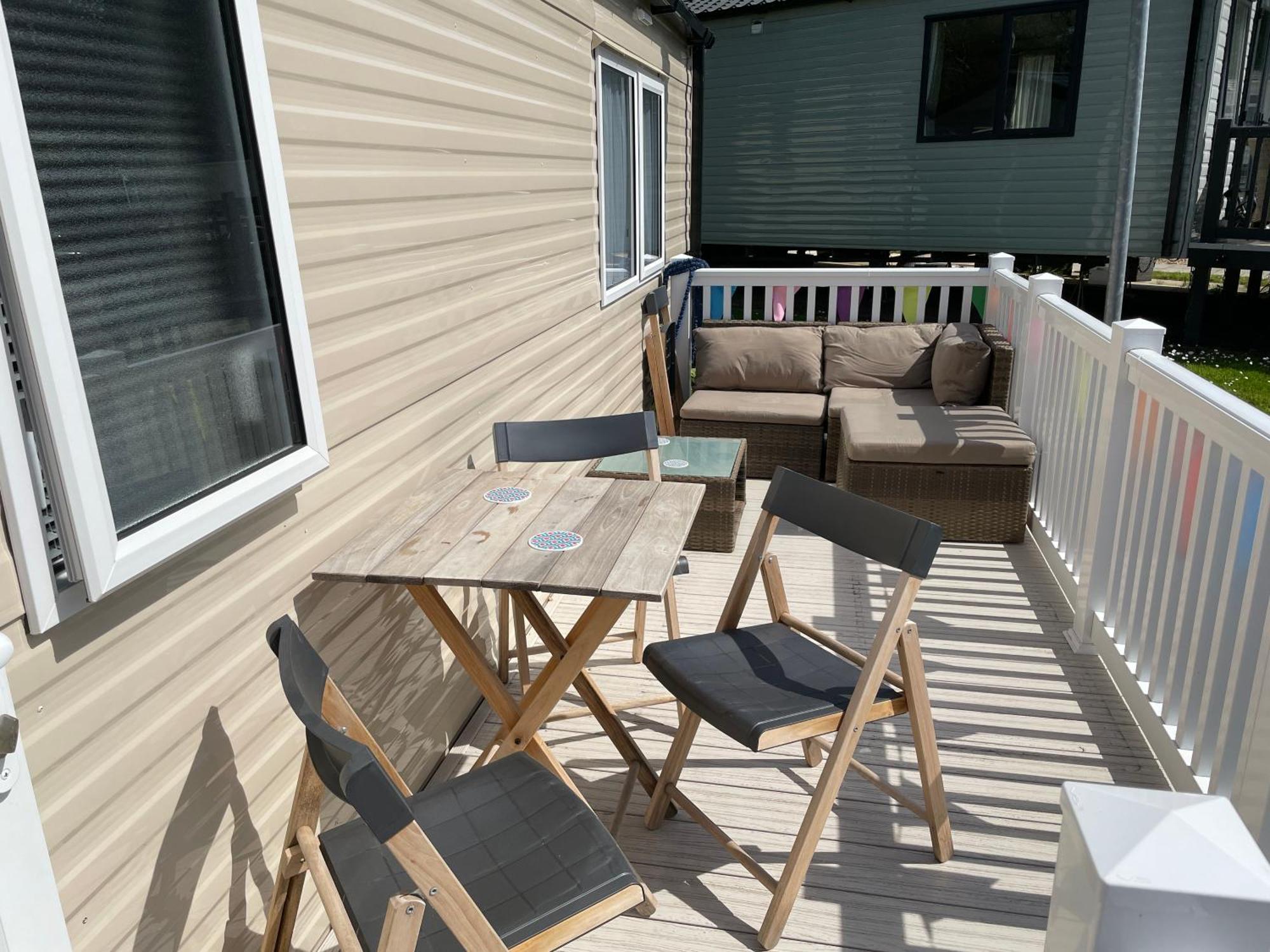 Rockley Park Private Holiday Homes 풀 외부 사진