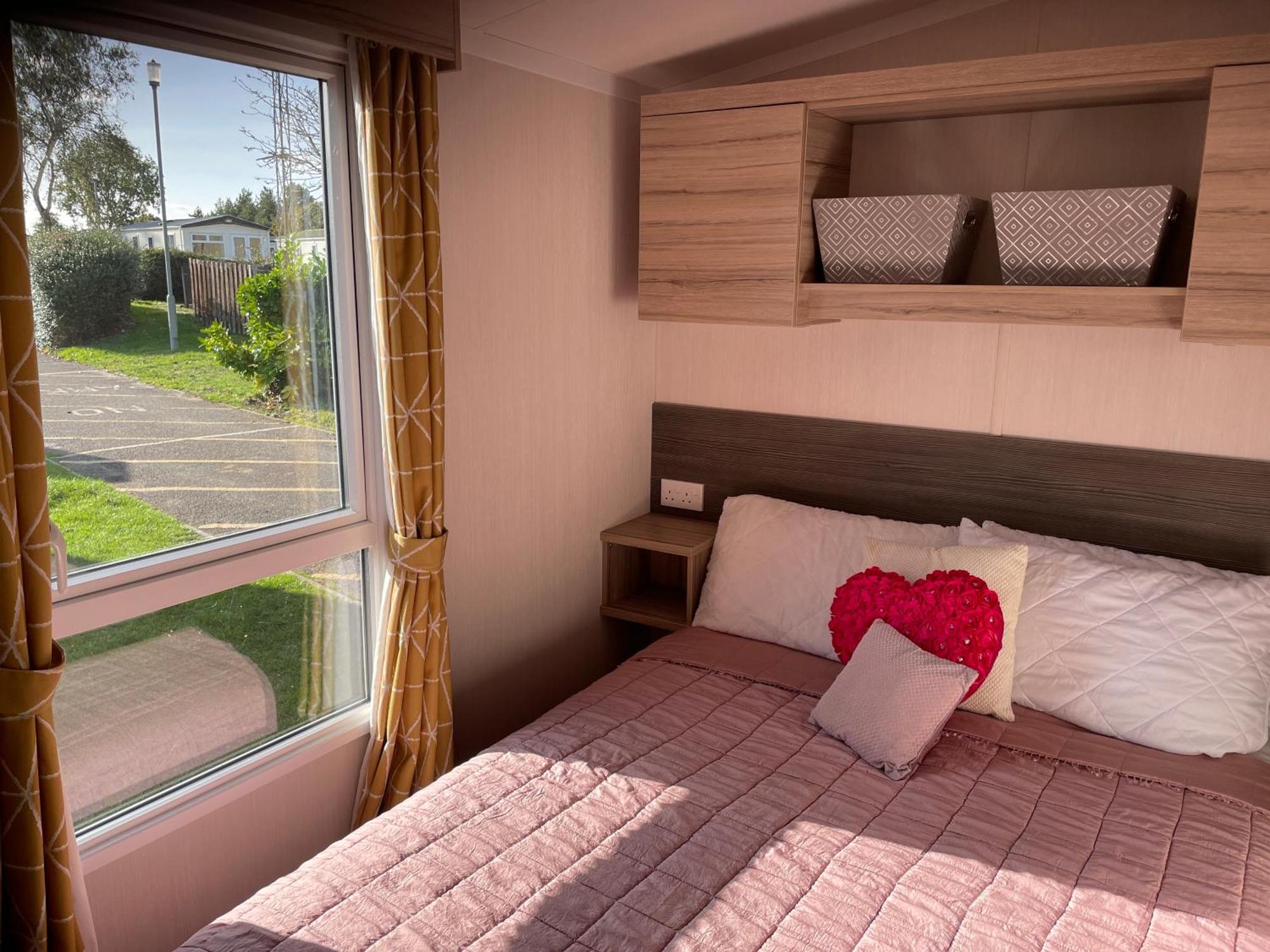 Rockley Park Private Holiday Homes 풀 외부 사진