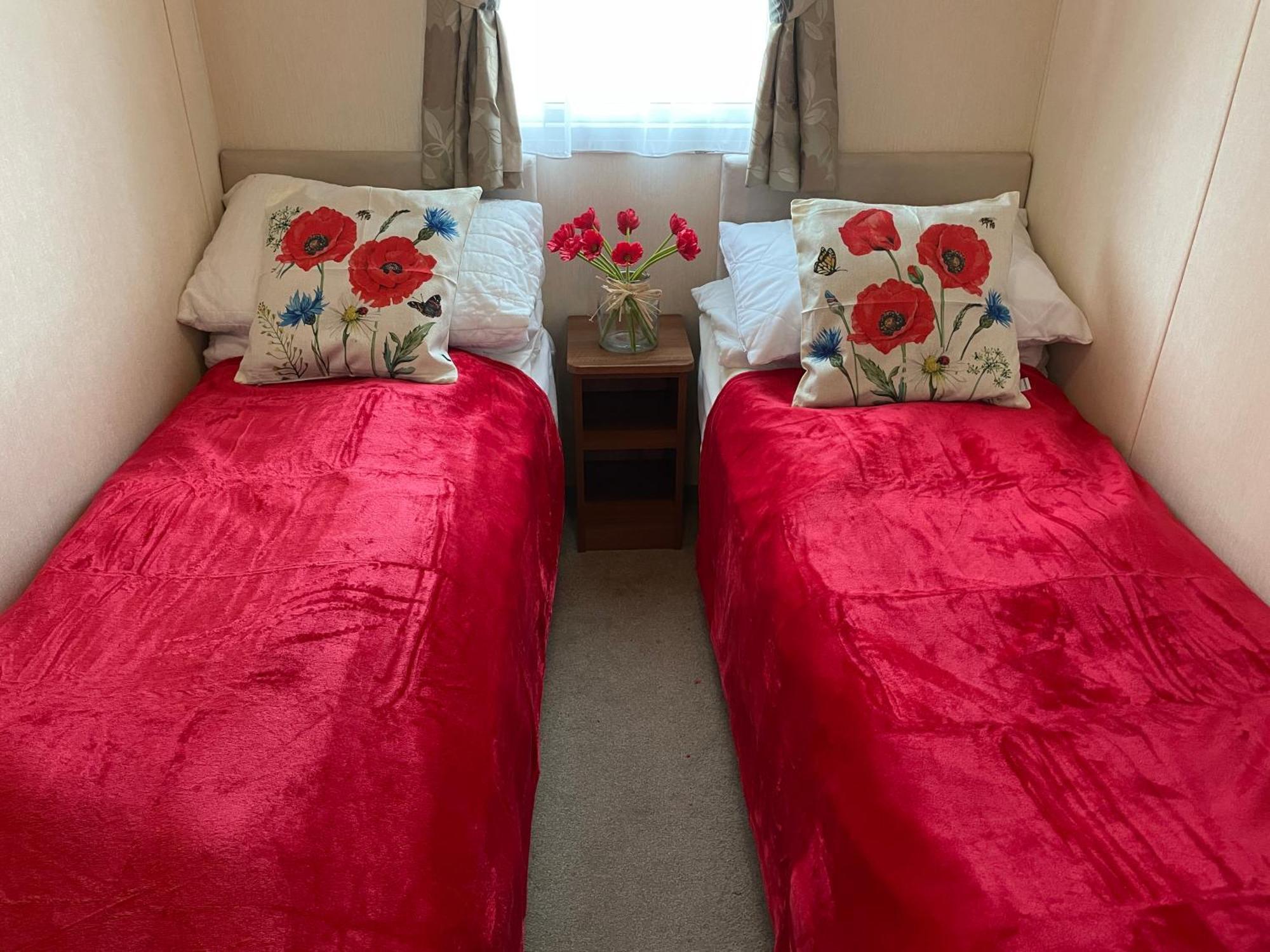 Rockley Park Private Holiday Homes 풀 외부 사진