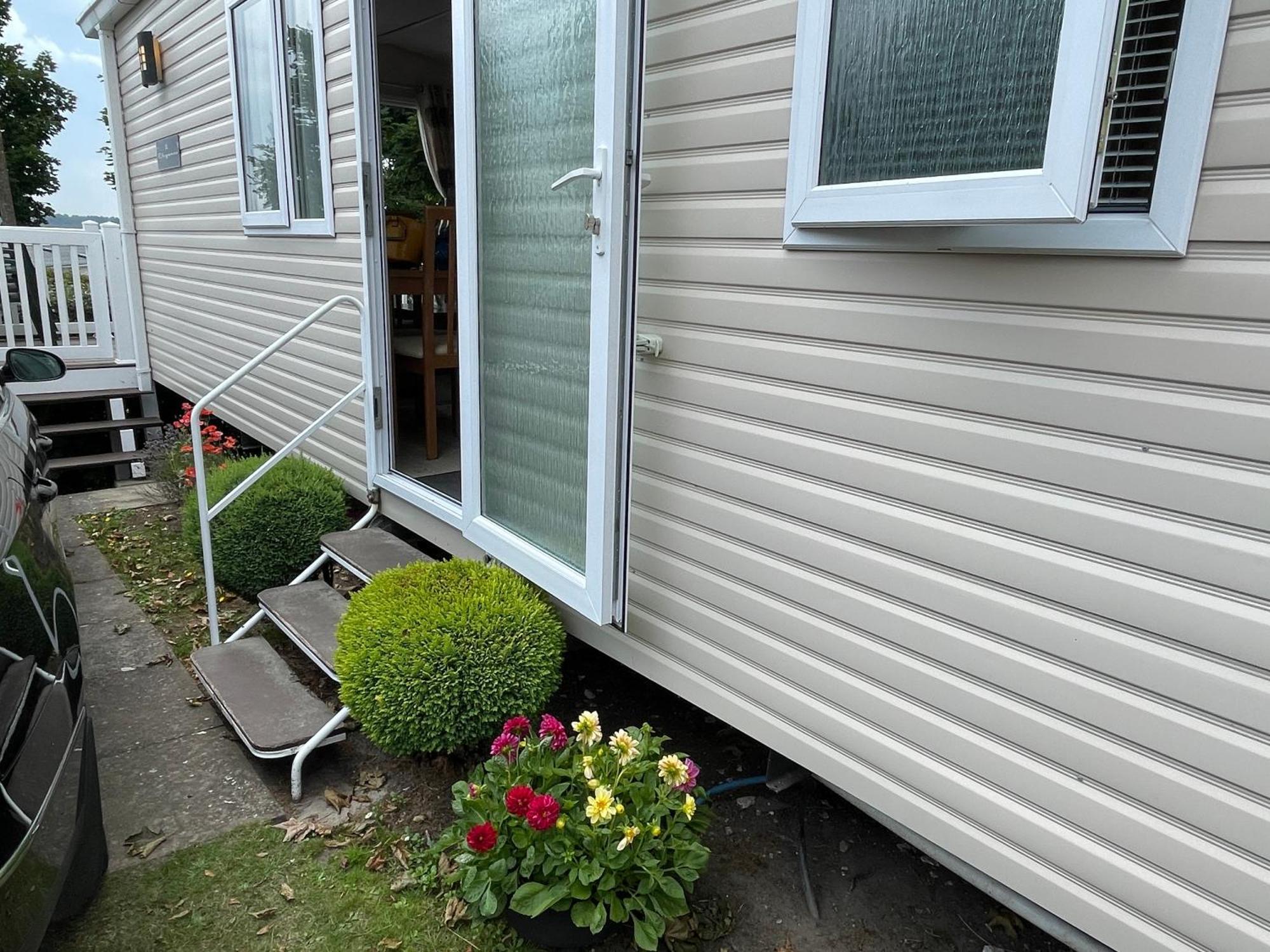 Rockley Park Private Holiday Homes 풀 외부 사진
