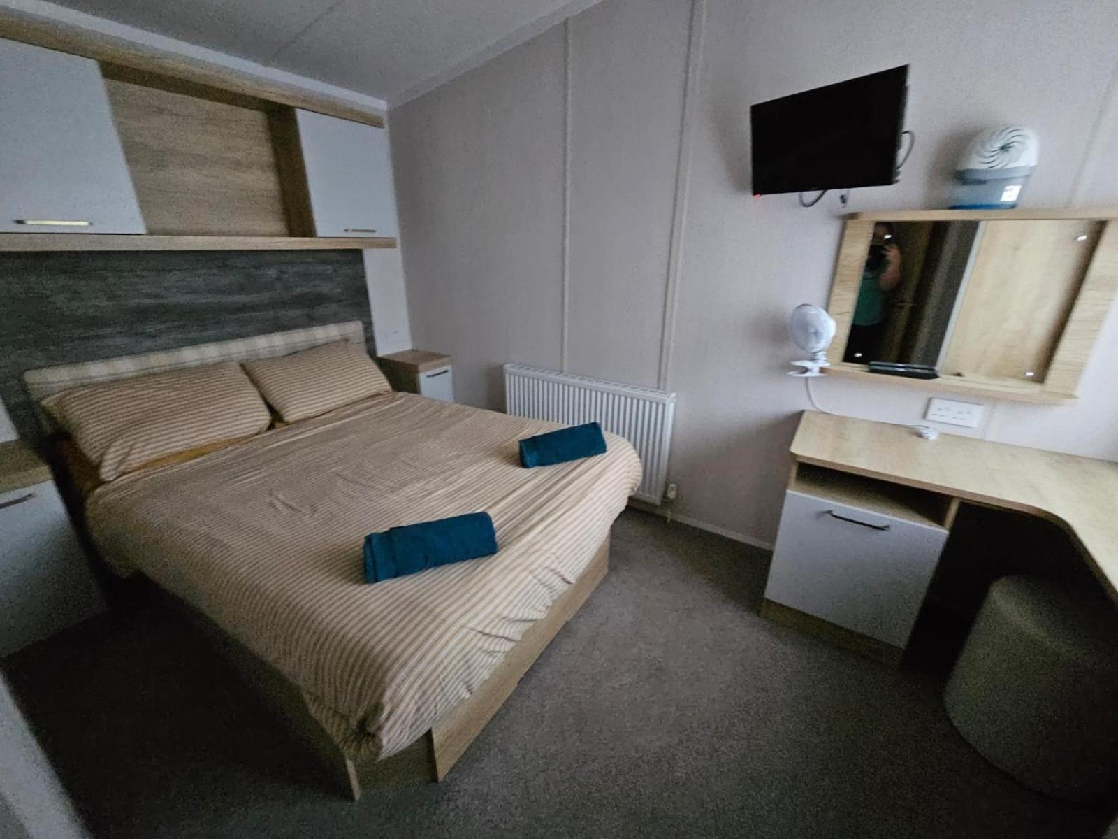 Rockley Park Private Holiday Homes 풀 외부 사진