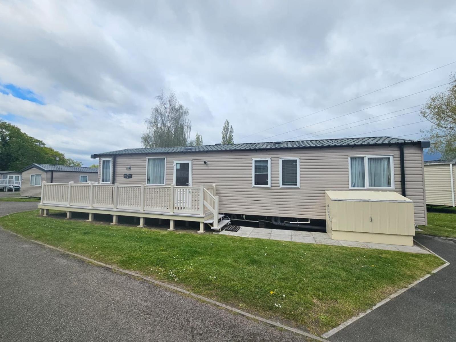 Rockley Park Private Holiday Homes 풀 외부 사진