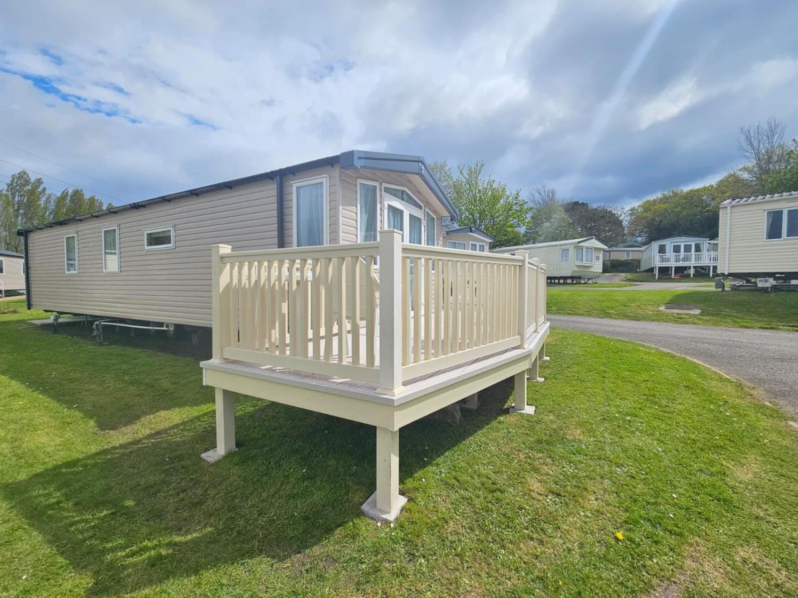 Rockley Park Private Holiday Homes 풀 외부 사진