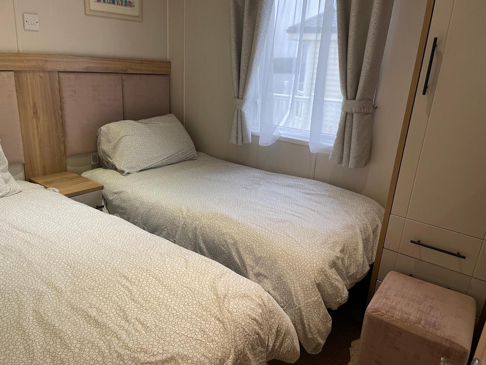 Rockley Park Private Holiday Homes 풀 외부 사진