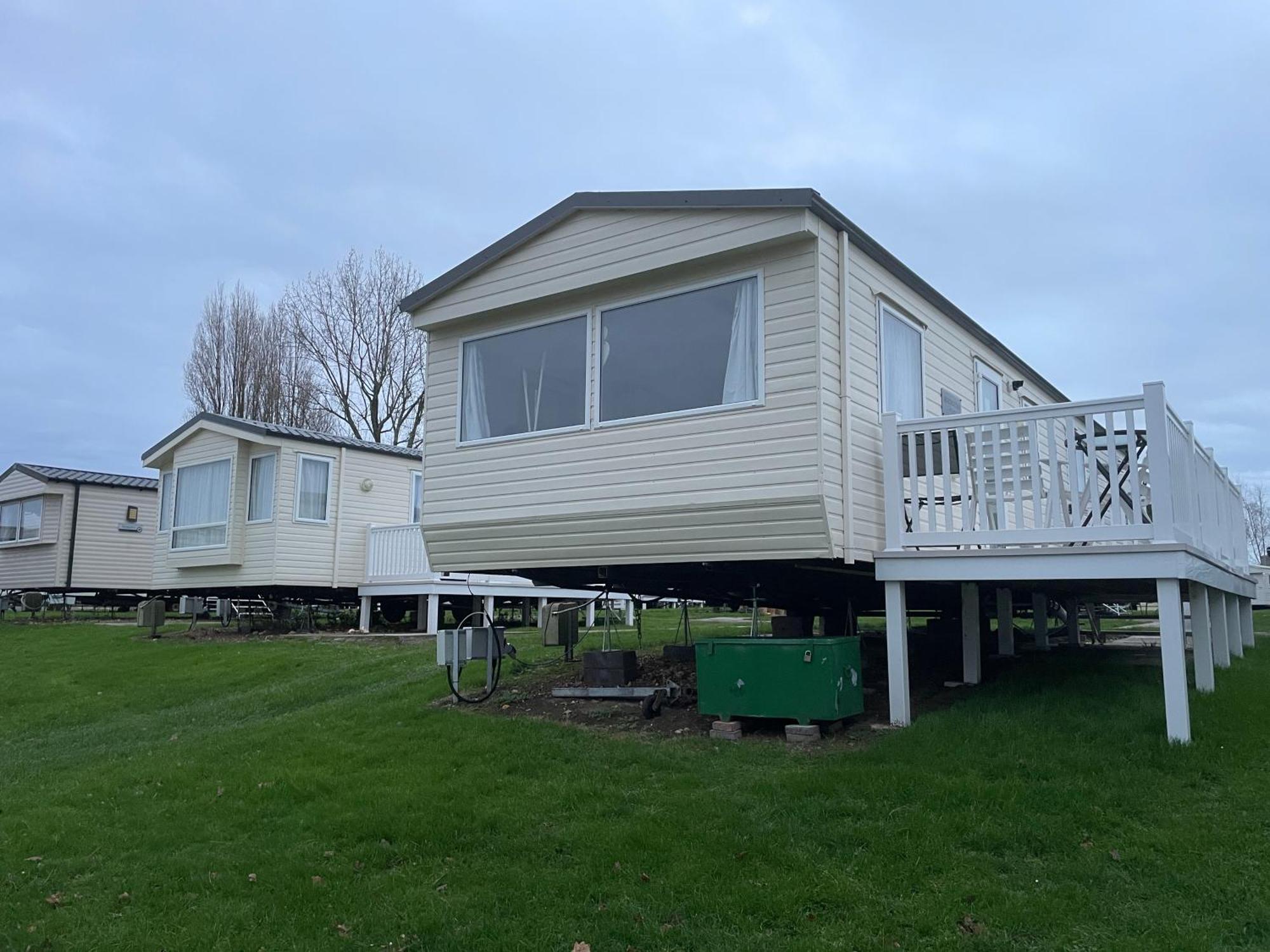 Rockley Park Private Holiday Homes 풀 외부 사진