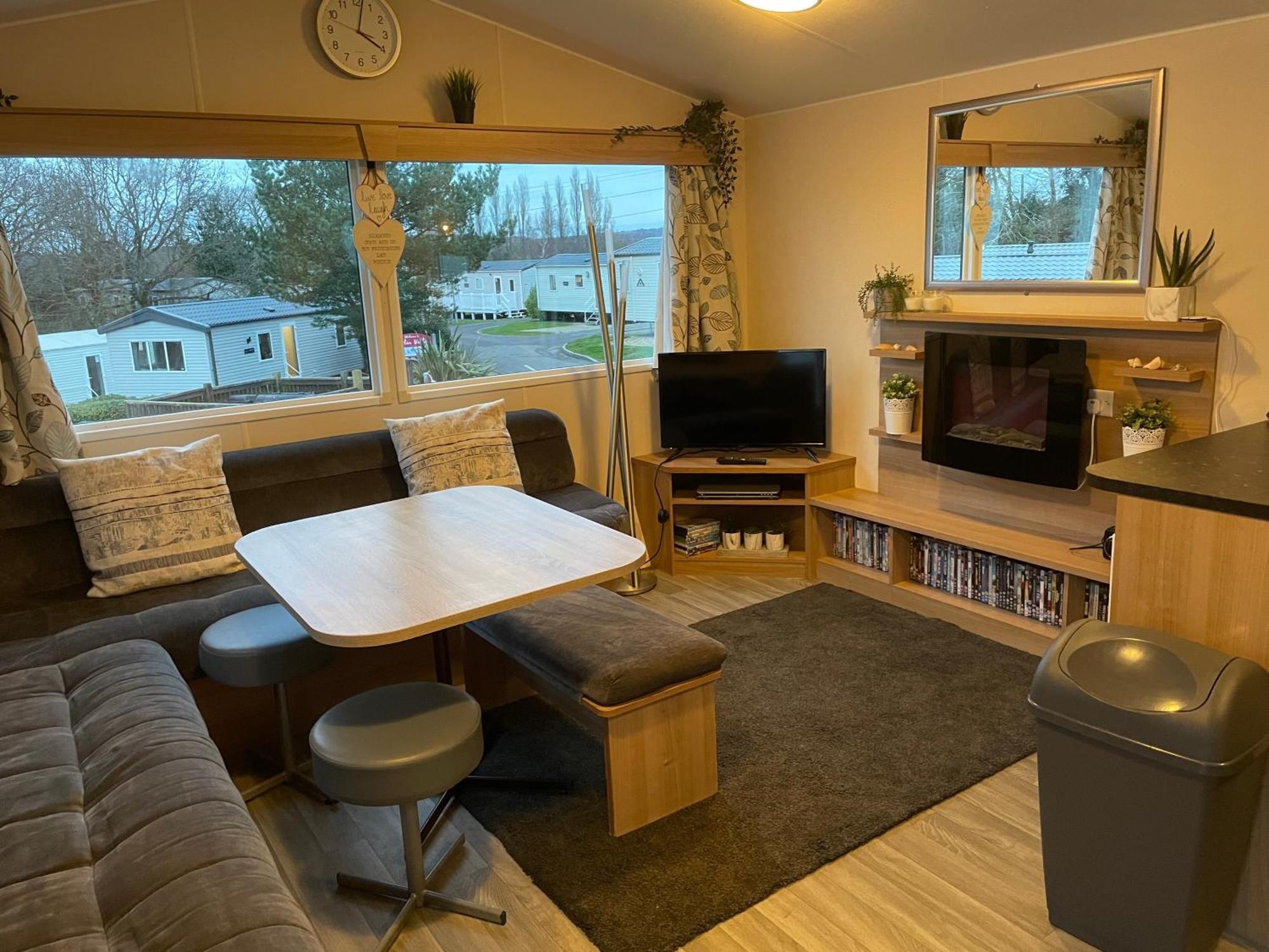 Rockley Park Private Holiday Homes 풀 외부 사진