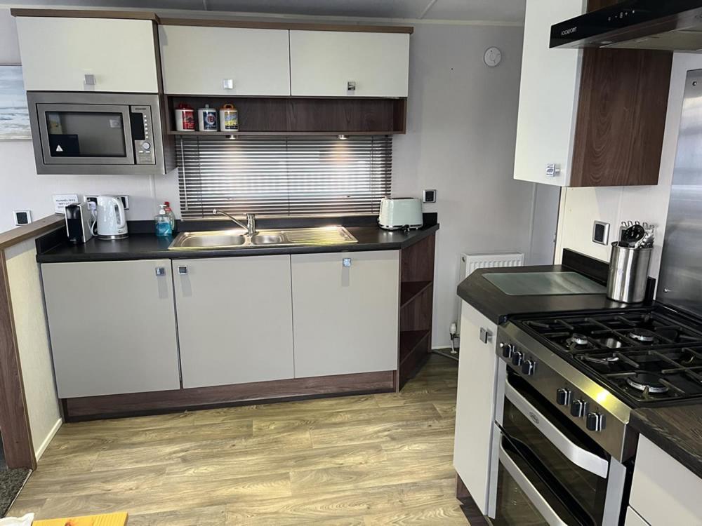 Rockley Park Private Holiday Homes 풀 외부 사진