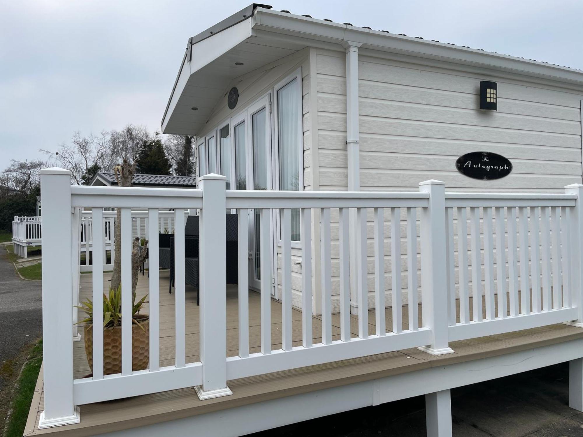 Rockley Park Private Holiday Homes 풀 외부 사진