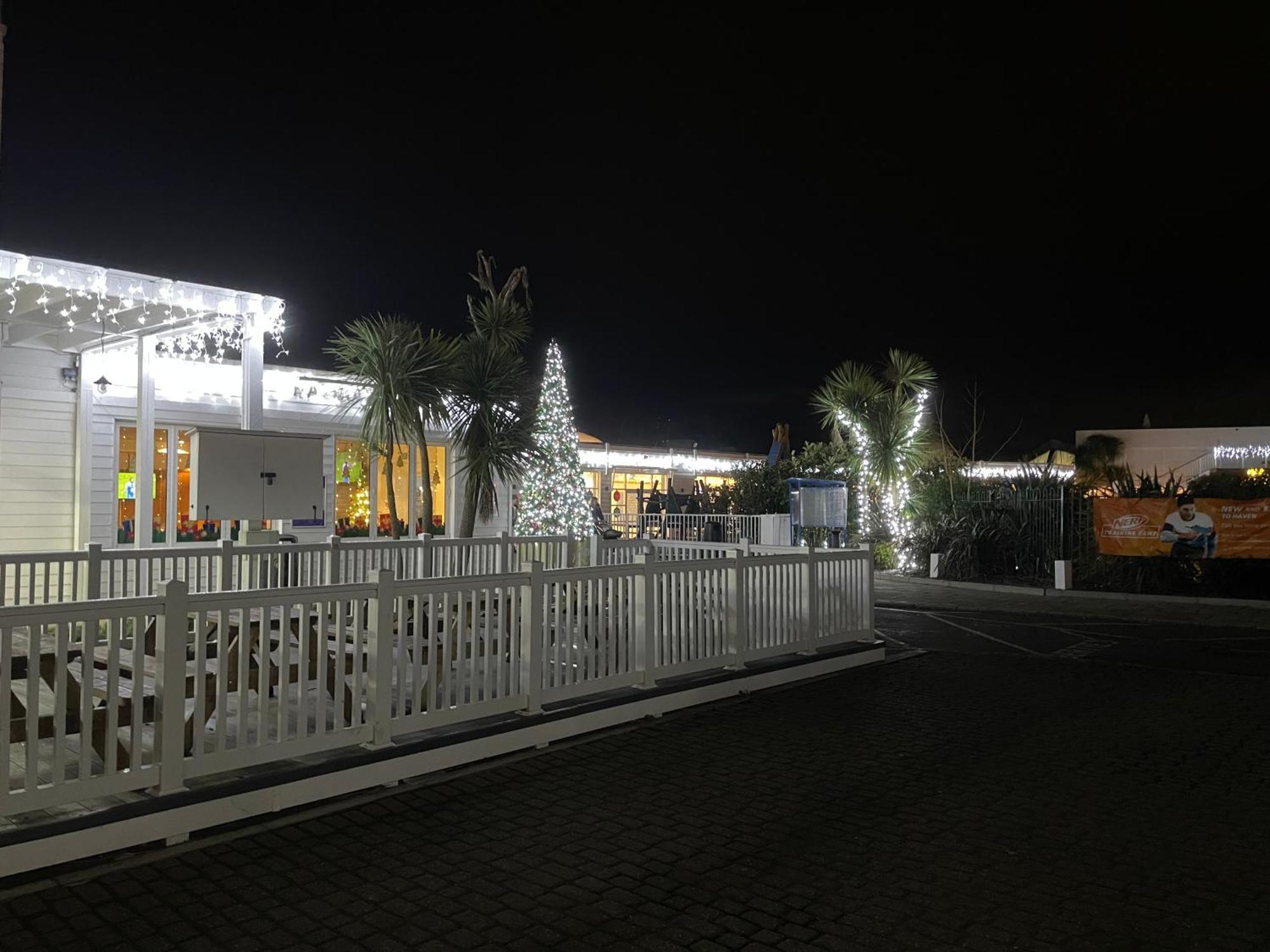 Rockley Park Private Holiday Homes 풀 외부 사진